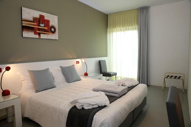 Monaco Suites Hotel Lignano Sabbiadoro Bagian luar foto