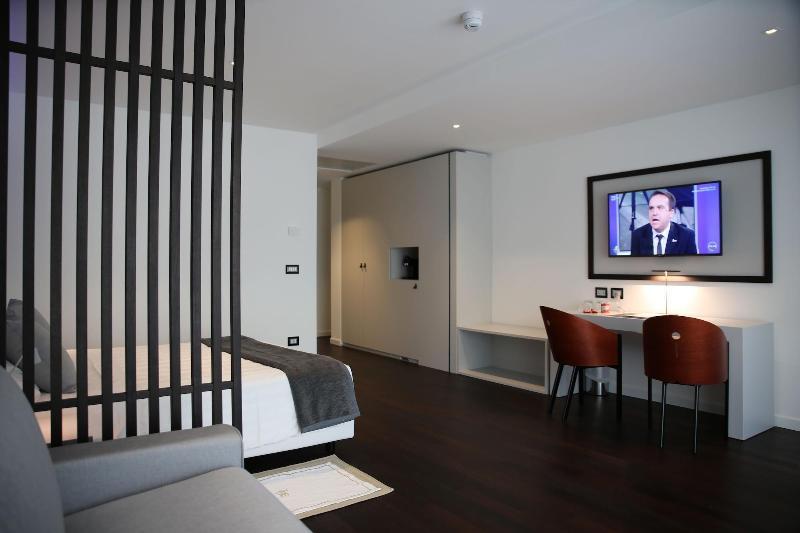 Monaco Suites Hotel Lignano Sabbiadoro Bagian luar foto