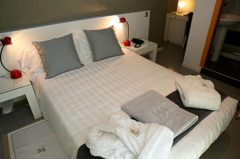 Monaco Suites Hotel Lignano Sabbiadoro Bagian luar foto
