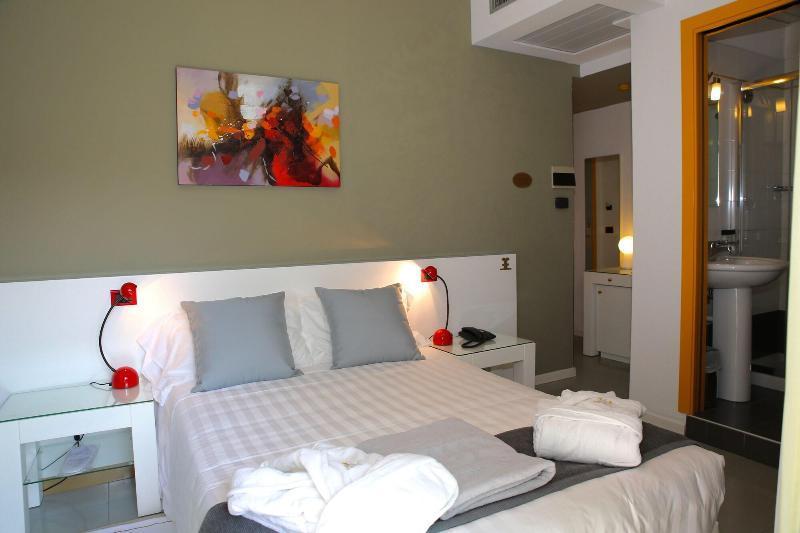 Monaco Suites Hotel Lignano Sabbiadoro Bagian luar foto