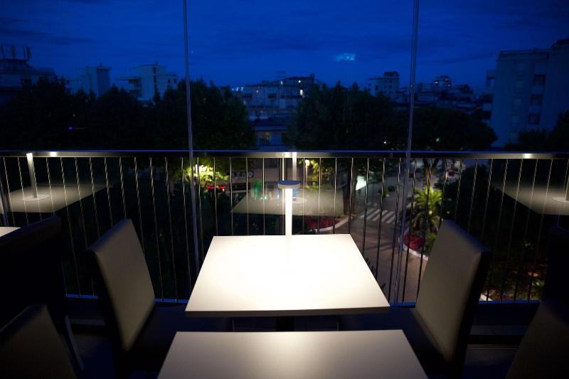 Monaco Suites Hotel Lignano Sabbiadoro Bagian luar foto