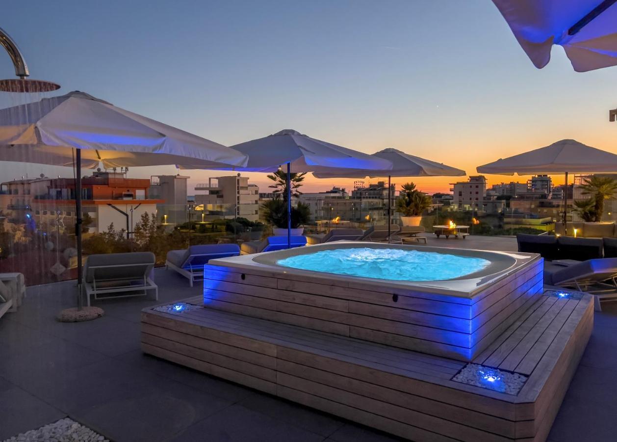 Monaco Suites Hotel Lignano Sabbiadoro Bagian luar foto