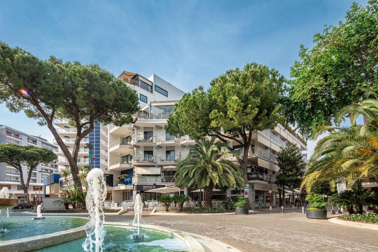 Monaco Suites Hotel Lignano Sabbiadoro Bagian luar foto