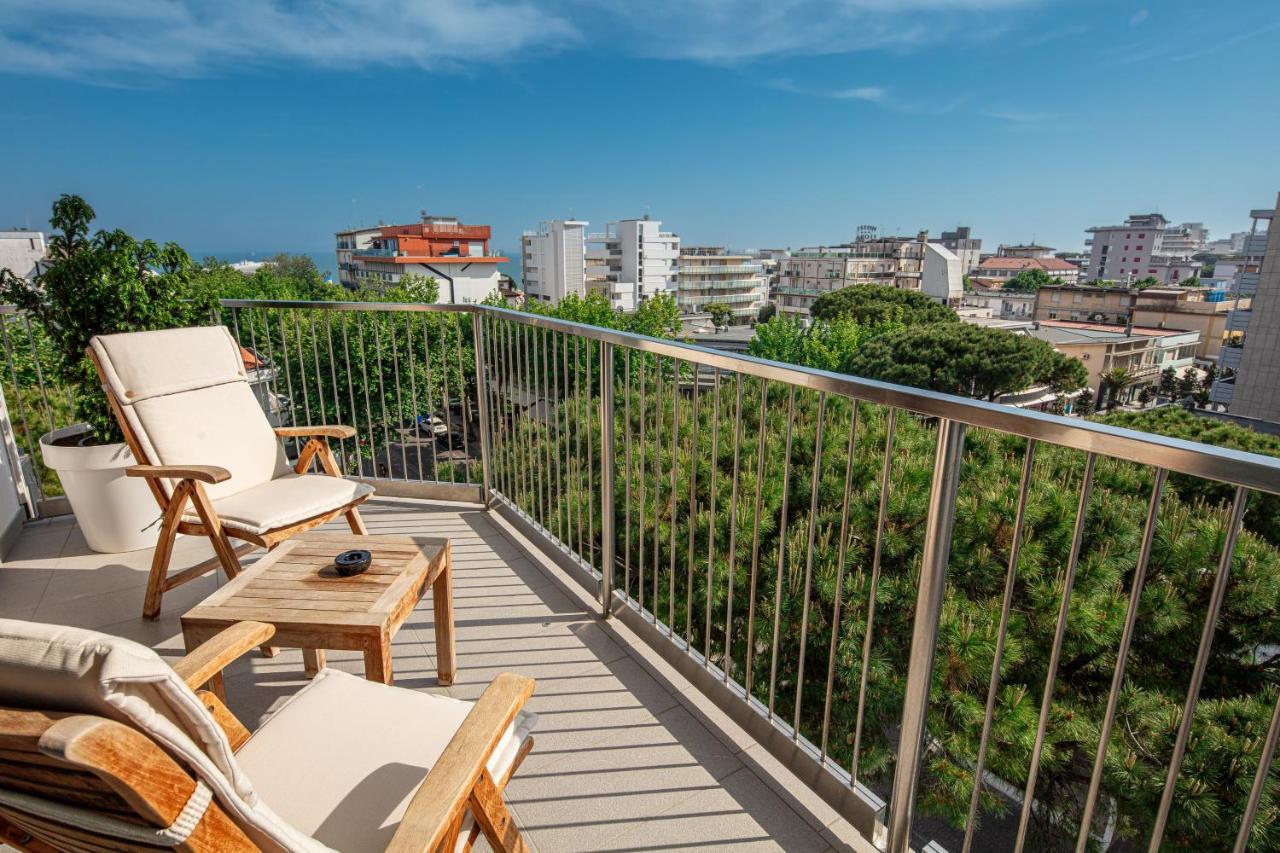 Monaco Suites Hotel Lignano Sabbiadoro Bagian luar foto