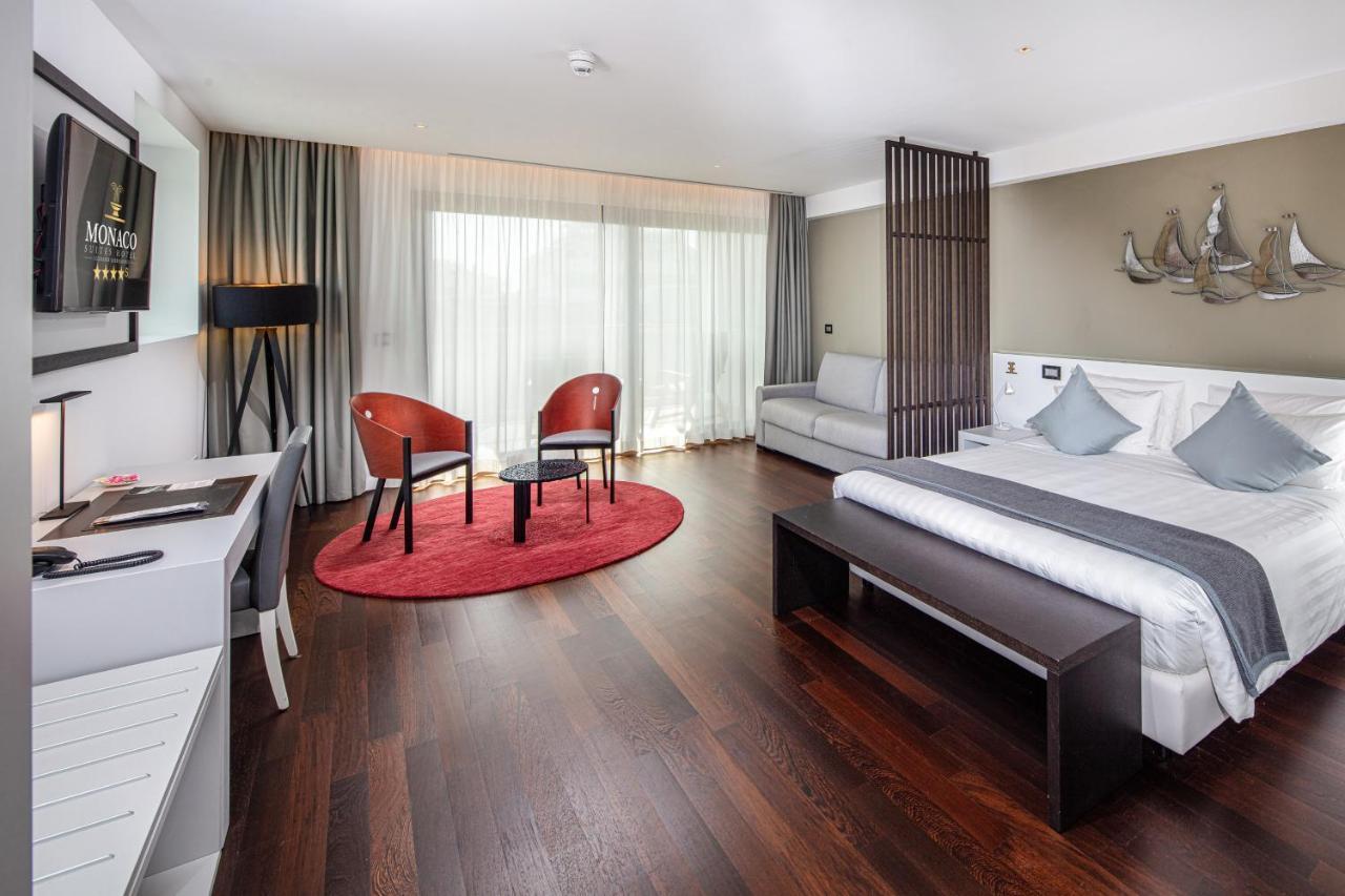 Monaco Suites Hotel Lignano Sabbiadoro Bagian luar foto