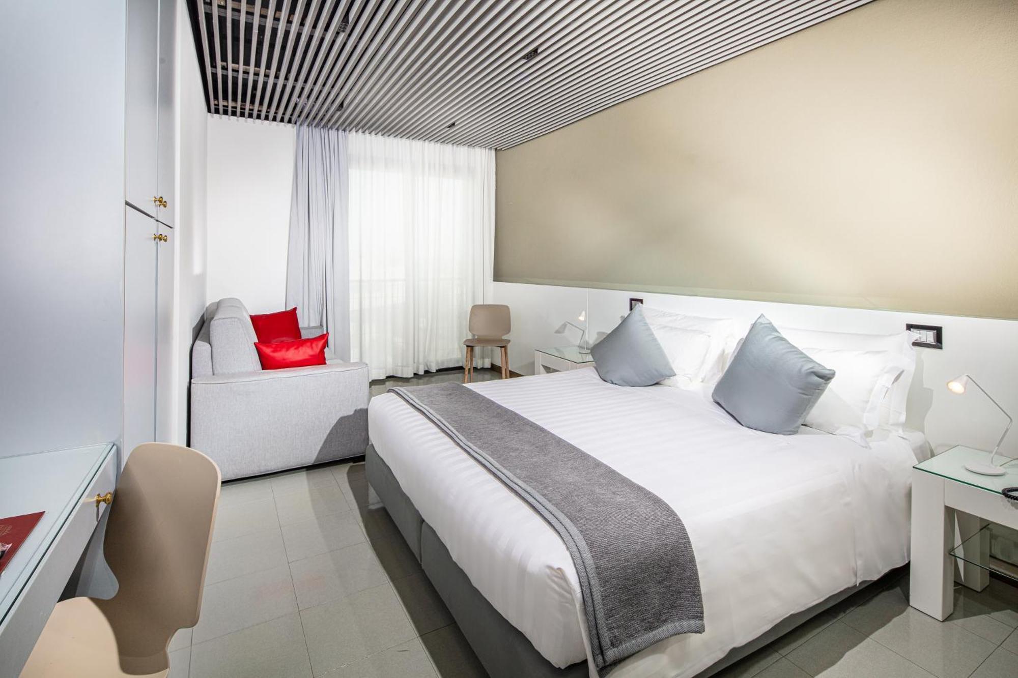 Monaco Suites Hotel Lignano Sabbiadoro Bagian luar foto