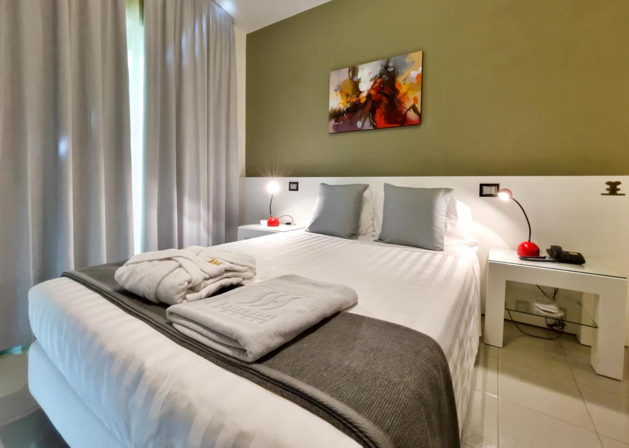 Monaco Suites Hotel Lignano Sabbiadoro Ruang foto