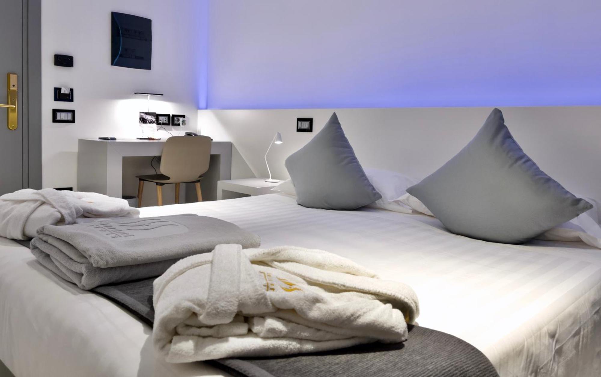 Monaco Suites Hotel Lignano Sabbiadoro Ruang foto