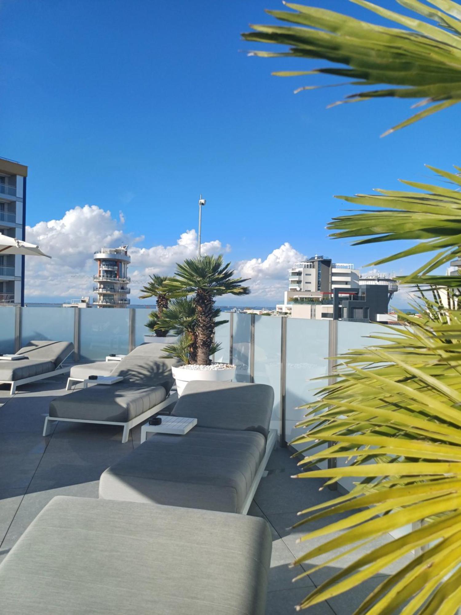 Monaco Suites Hotel Lignano Sabbiadoro Bagian luar foto